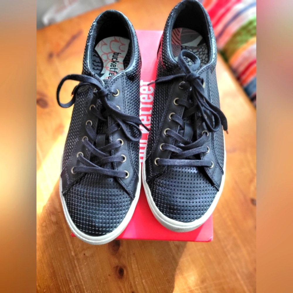 Bucketfeet Sneakers